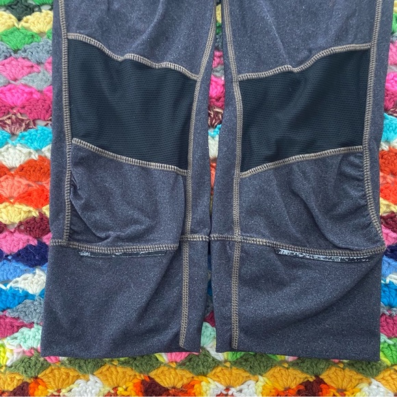 Athleta #862109 Gray Black Relay Capri Leggings Reflective Yoga Cropped … - Picture 9 of 15